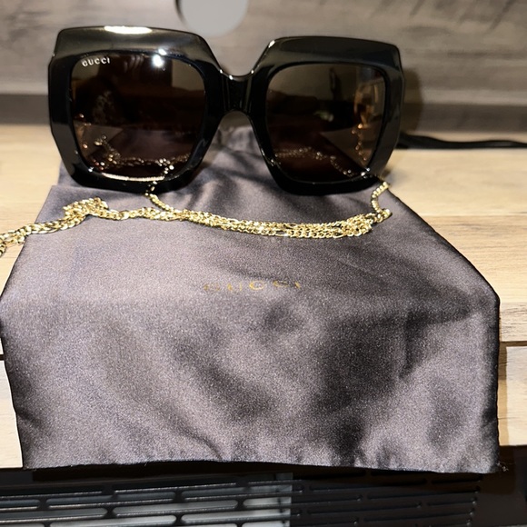 Like New Gucci Sunglasses GG1022S - Picture 2 of 9